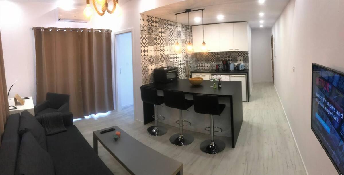 Papadavid Apartments Пафос Екстериор снимка