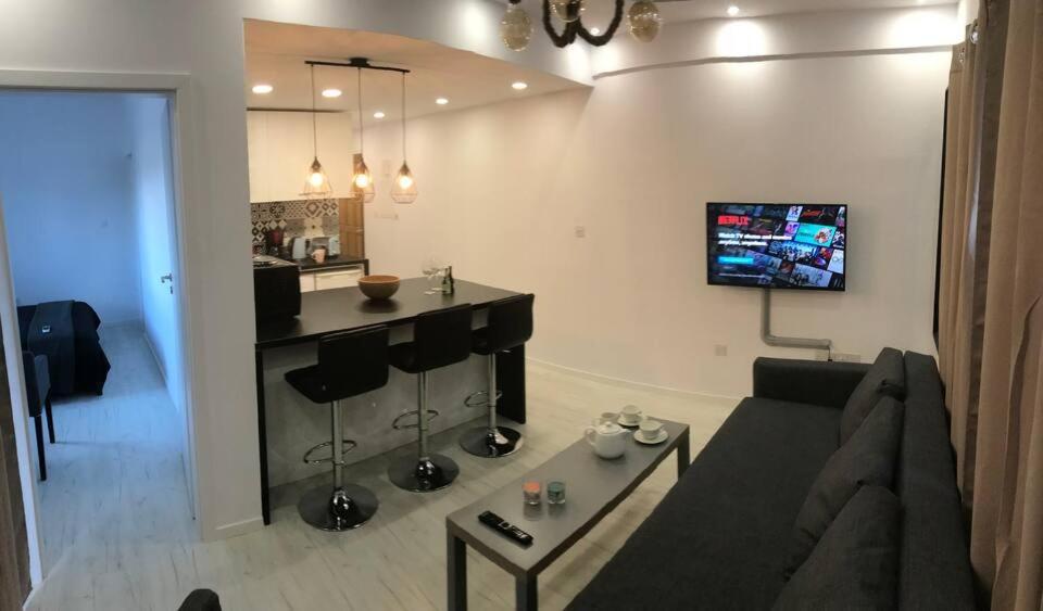 Papadavid Apartments Пафос Екстериор снимка